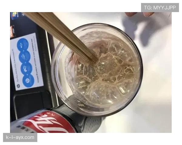 库里家冰箱里塞满蛋白粉，连饮料都是无糖的